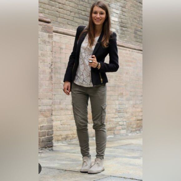 Clarks Women’s Chukka Dessert boots Boots in gray suede. 7.5 - Picture 4 of 17